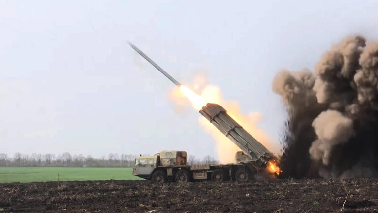 News zum Ukraine-Krieg | Russland greift Ukraine auch an Ostern mit Raketen an