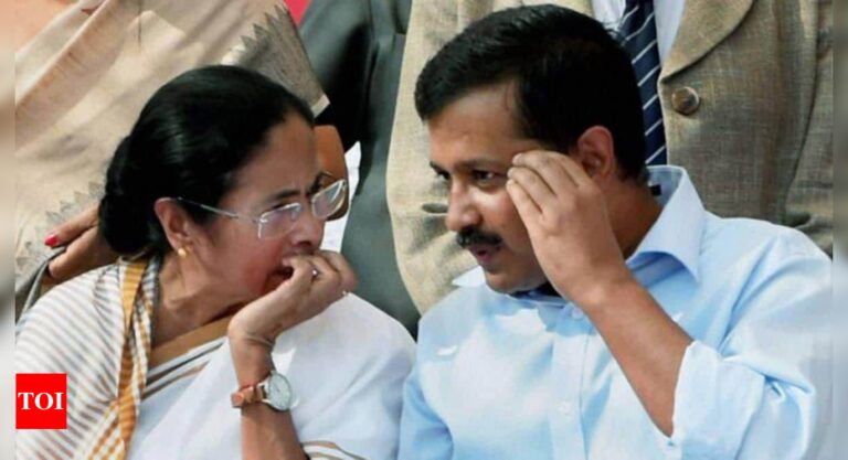 Arvind Kejriwal meets Mamata Banerjee in Delhi
