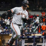 Giants' Joc Pederson quiets heckling Brewers fan with monster home run