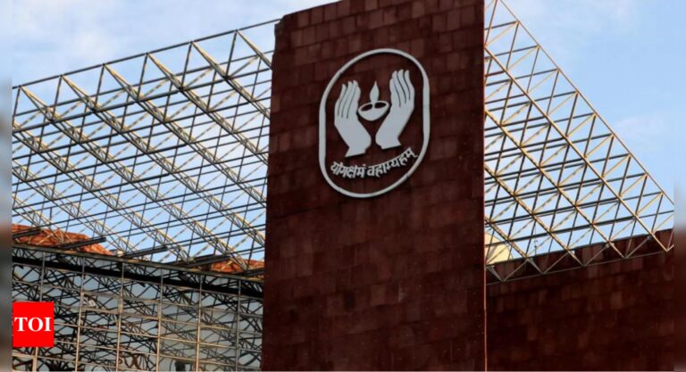 Govt to sell 3.5% stake in LIC, IPO to fetch Rs 21,000 cr