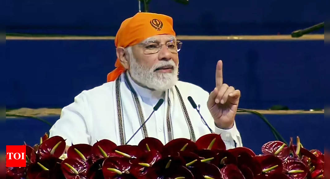 India never posed threat to any country, has followed ideals of Sikh gurus: PM Modi at Red Fort