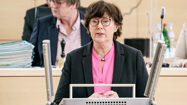 Ministerium hilft Kommunen und Polizei bei Demos