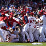 Pete Alonso tackled by coach during wild brawl at Mets-Cardinals game